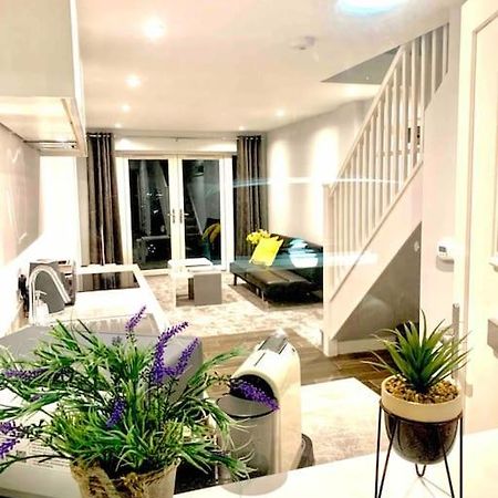 Centrally Situated House Plus Private Parking Cheltenham Exterior foto